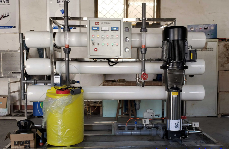 1-10噸小型<a href=http://m.leeb17.com.cn/fstcjssb/ target=_blank class=infotextkey>反滲透凈水設備</a>