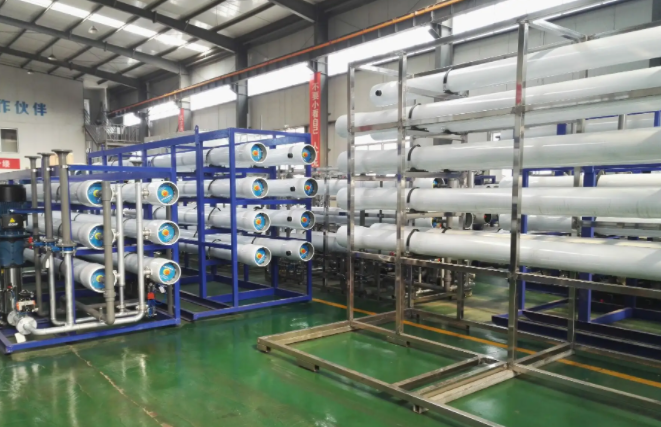 工業<a href=http://m.leeb17.com.cn/fstcjssb/ target=_blank class=infotextkey>反滲透凈水設備</a>展示